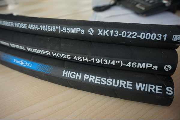 高壓鋼絲纏繞膠管